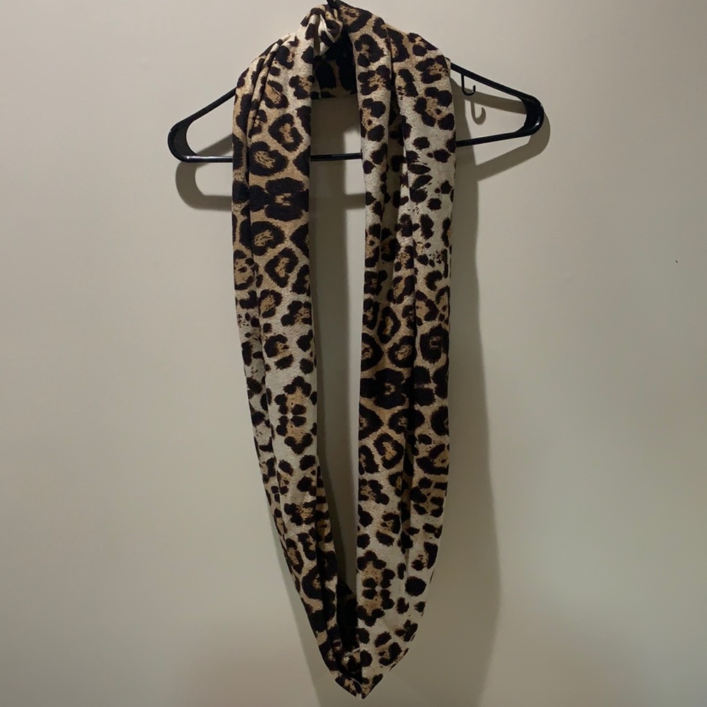 🌸Scarf used in excellent condition